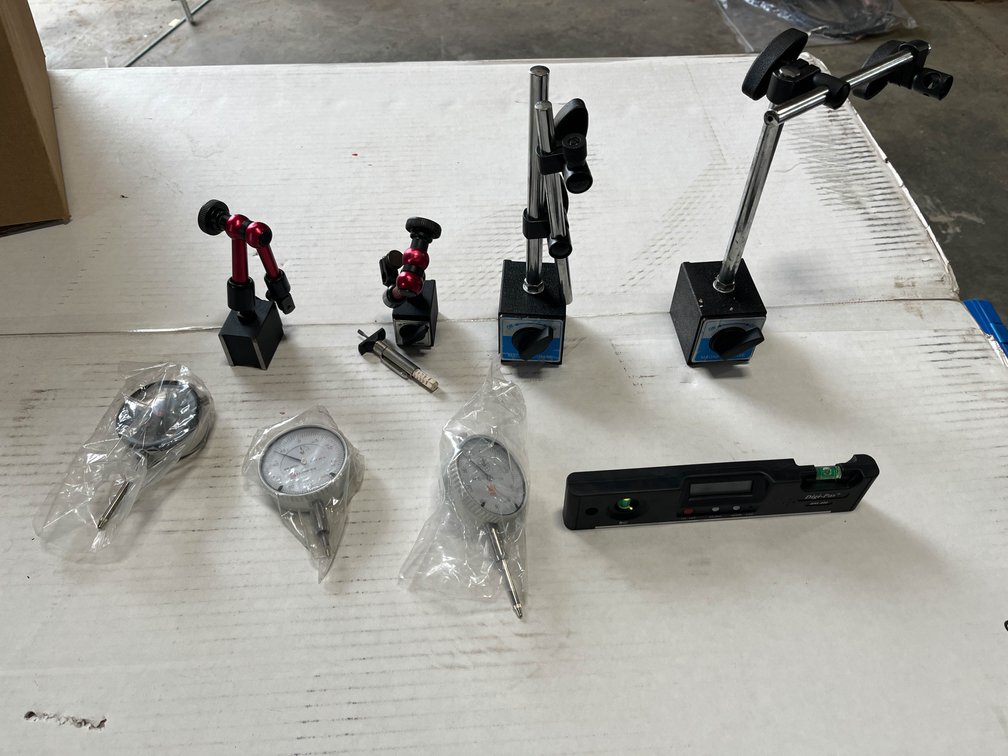 Magnetic Bases With Dial Indicators