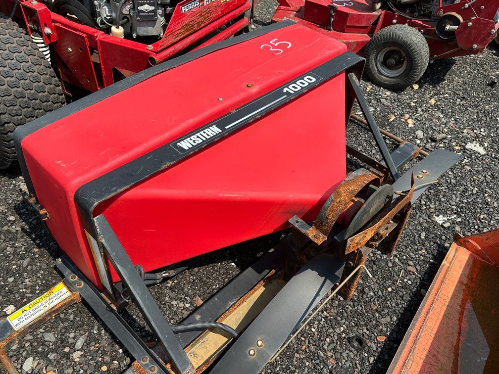 Western 1000 Tailgate Salt Spreader