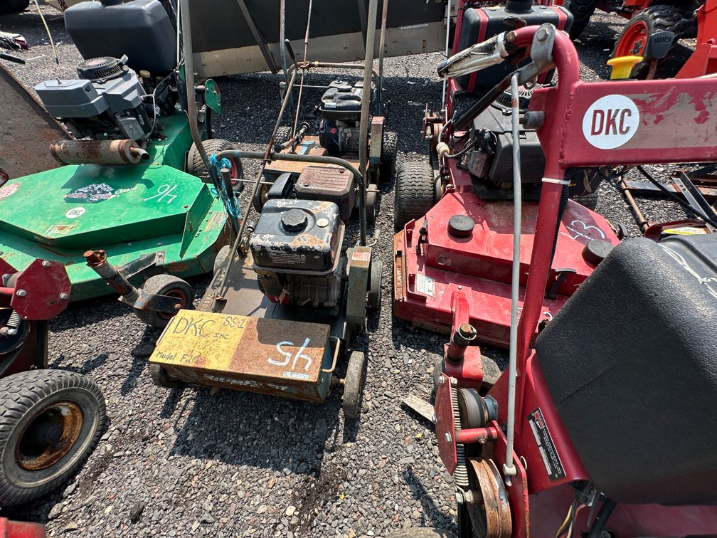 BlueBird F203 Walk-Behind Lawn Seeder