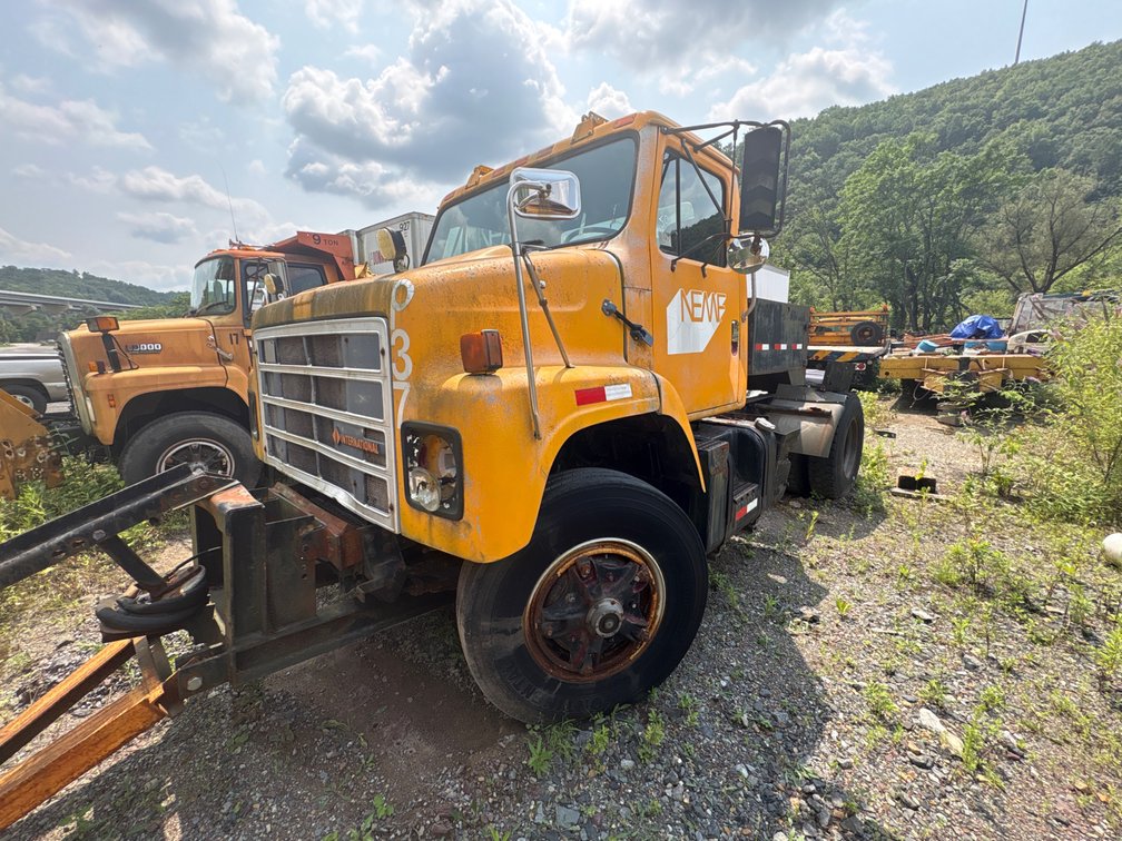 1985 International Truck With Plow
