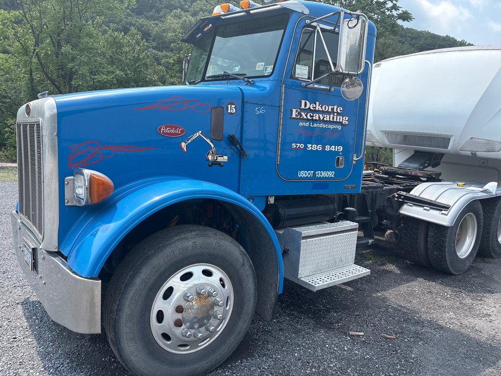 2004 Peterbilt Tractor 357
