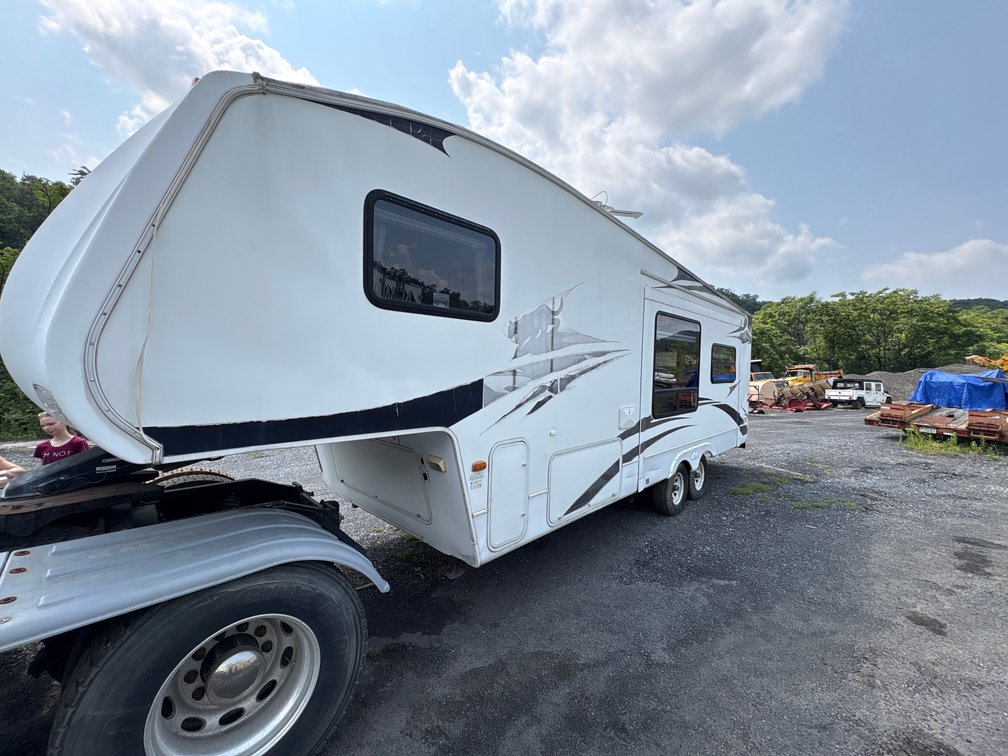 2006 30ft Keystone Cougar Fifth Wheel Camper
