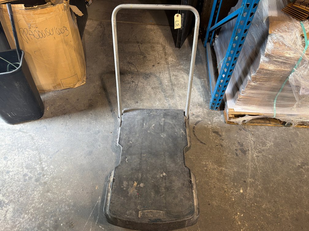 Rubbermaid Folding Handle Platform Truck