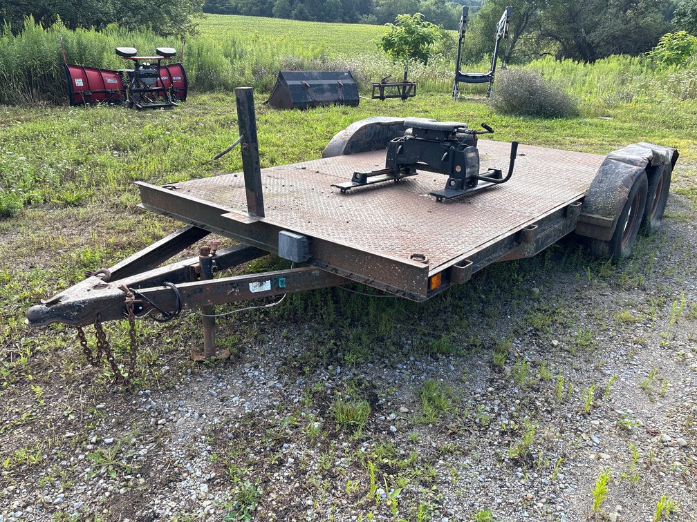 2002 Pequea Car trailer