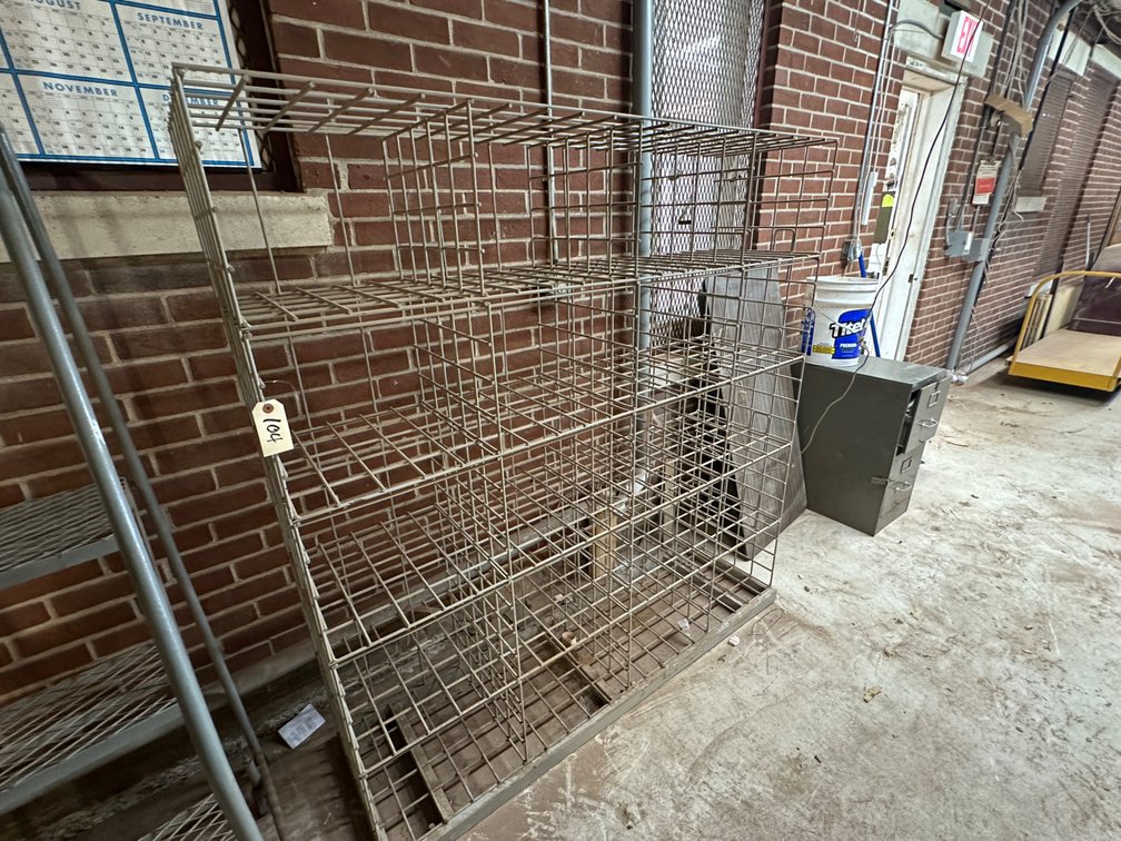 16-Compartment Wire Rack