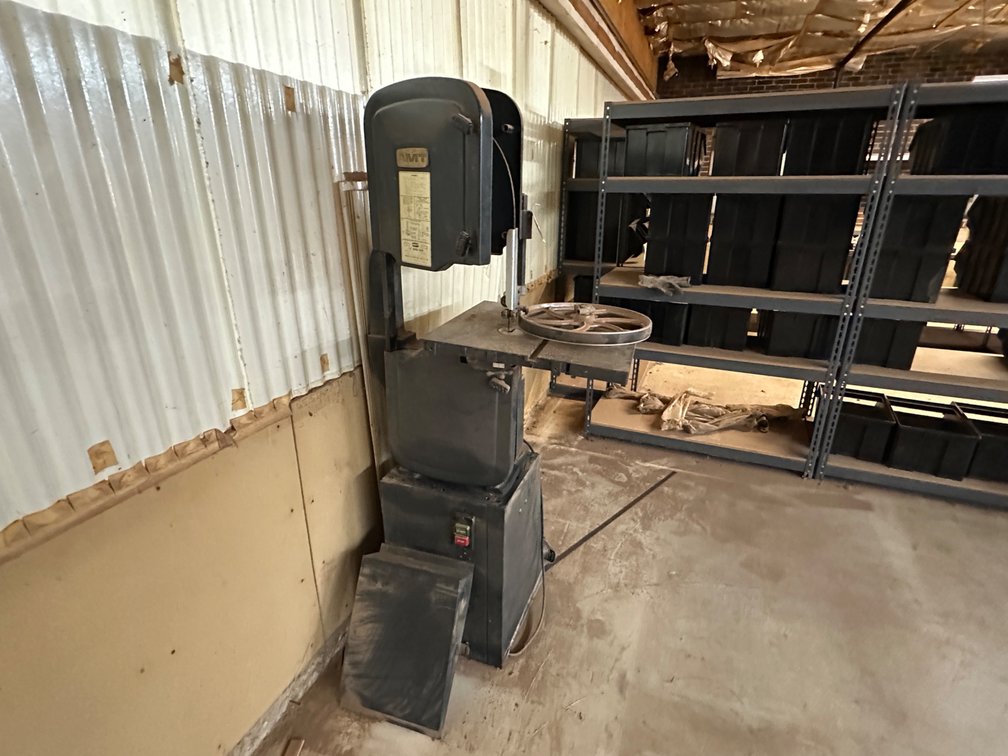 AMT 14" Vertical Band Saw