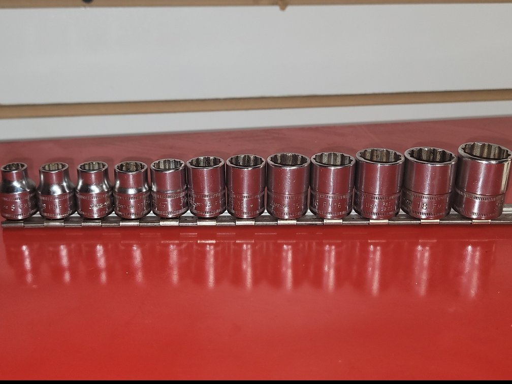 (12) Snap-On Sockets