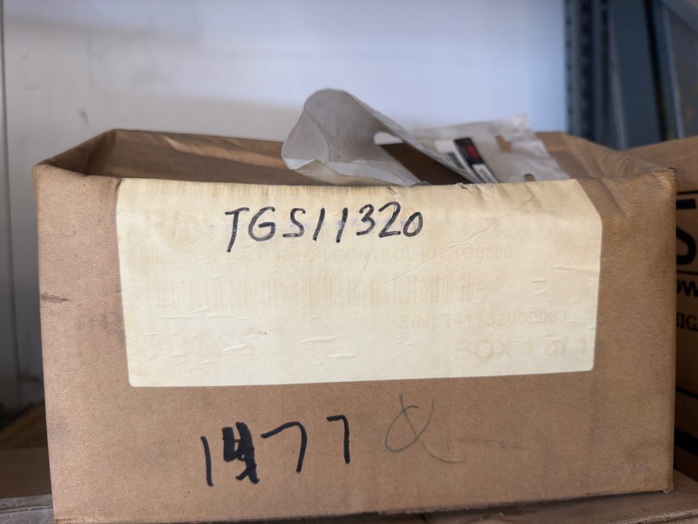 Boss TGS300 1-1/4” Slide-In Hitch/Control