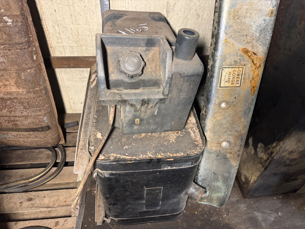 (2) Fuel Tanks