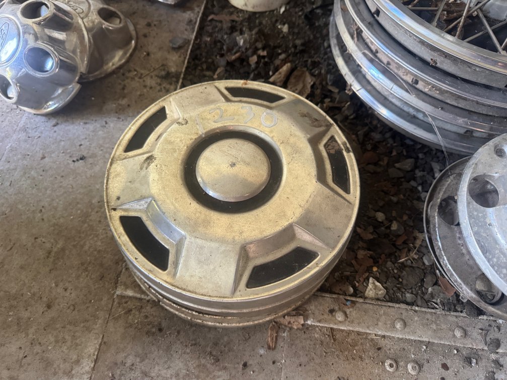 (2) Hubcaps