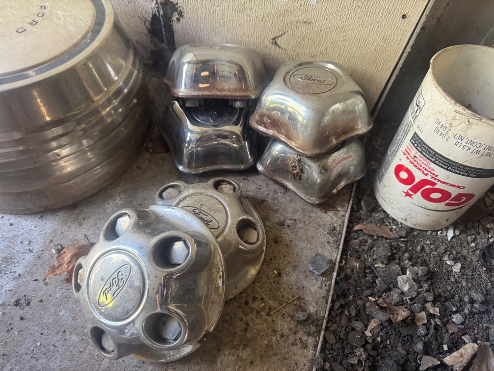 (6) Ford Center Caps