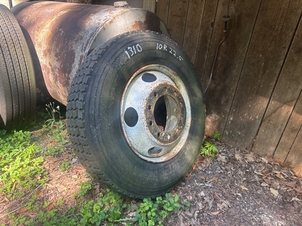 10R22.5 Tires