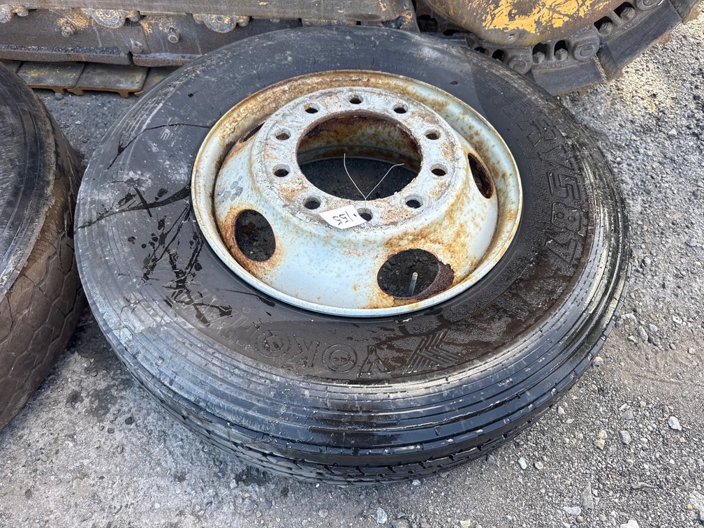 295/75R22.5 Tire