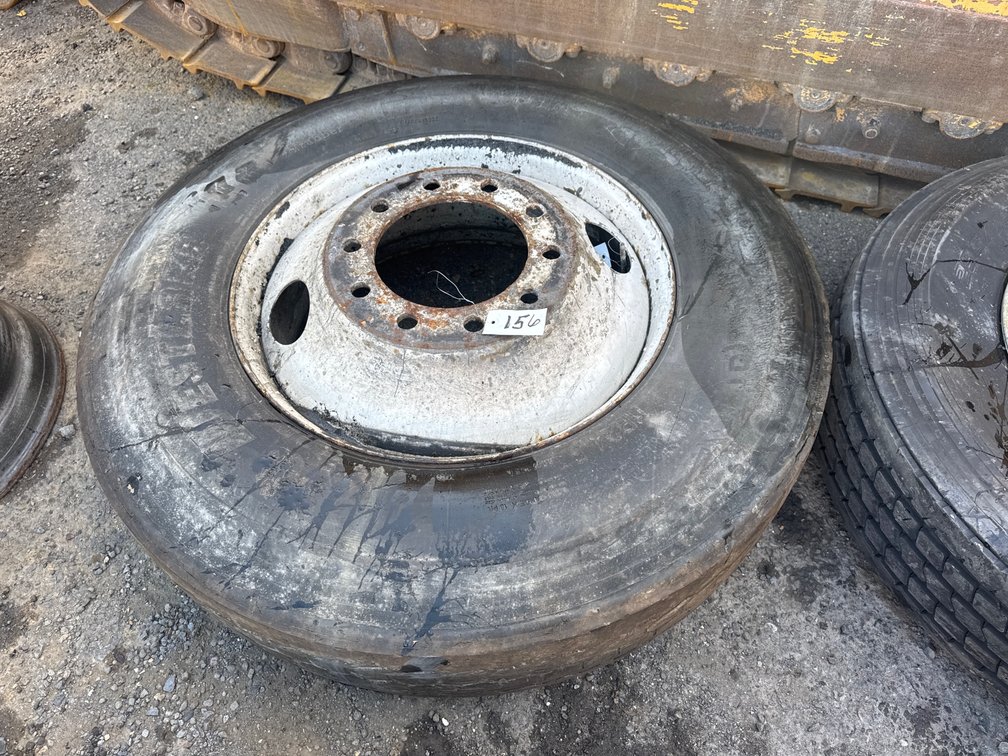 11R24.5 Tire