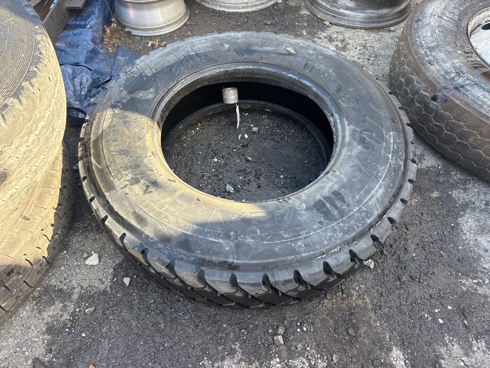 295/75R22.5 Tire