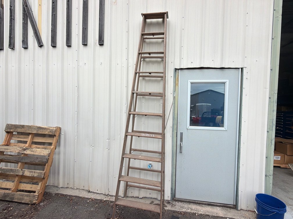 10’ Wood A-Frame Ladder