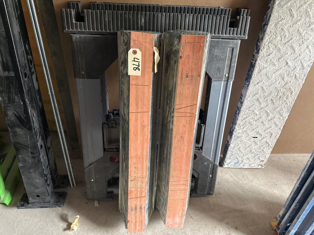 (2) Folding Sawhorses