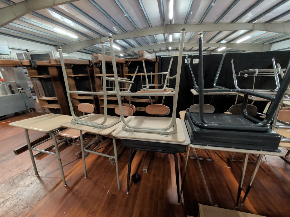 (7) School Desks