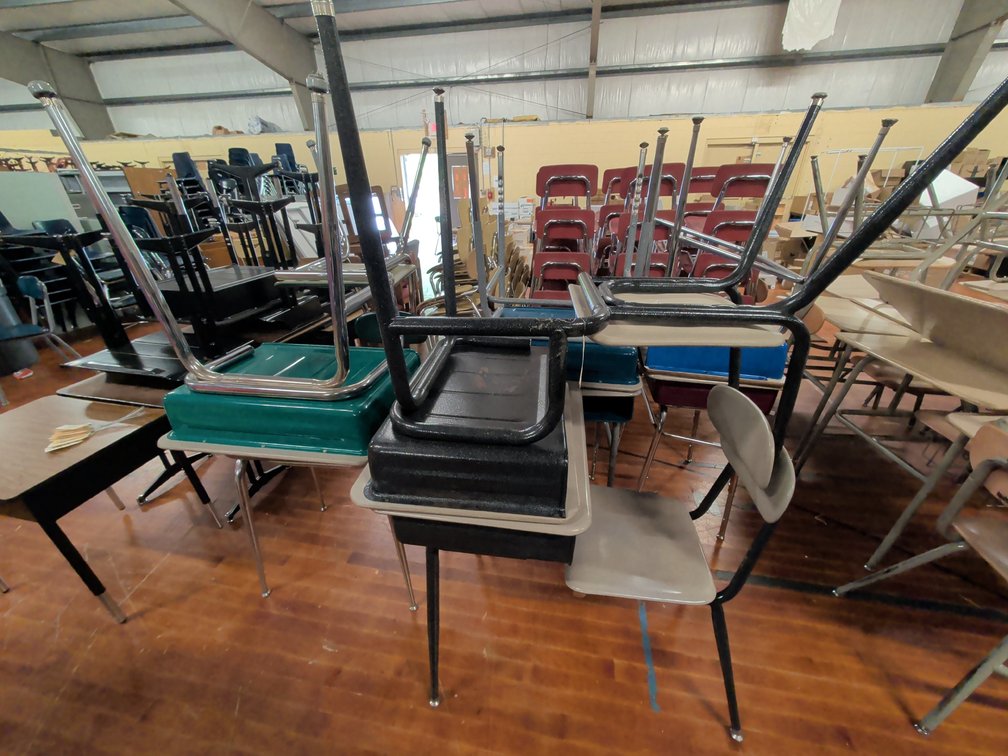 (8) School Desks