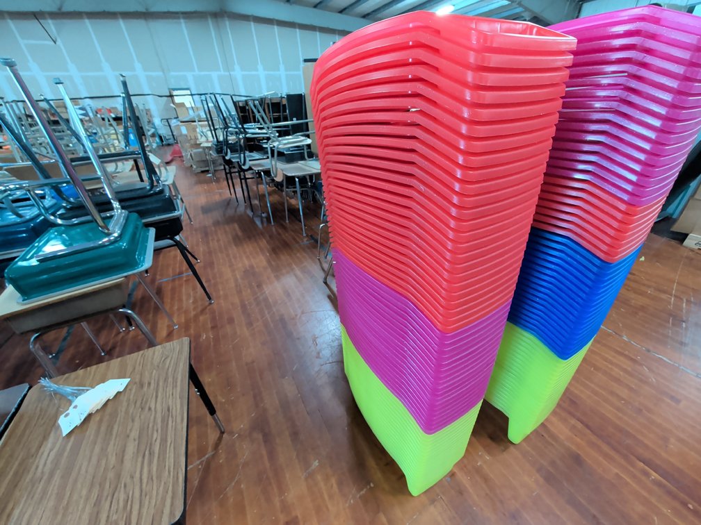(1) Stack Plastic Lap Trays