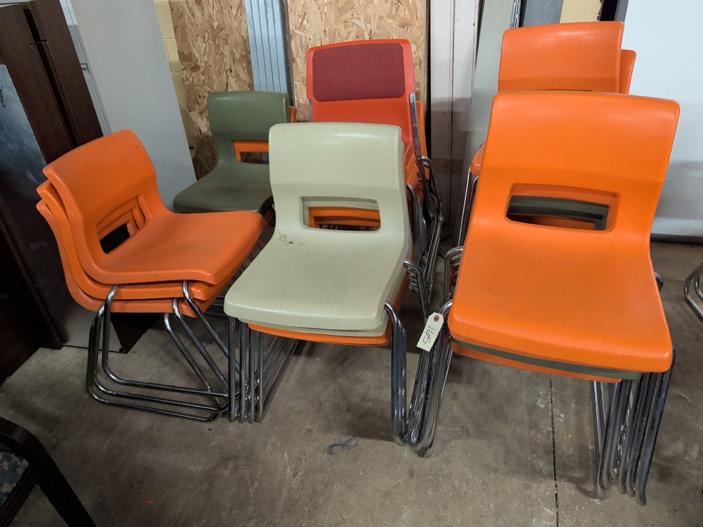 (26) Chairs