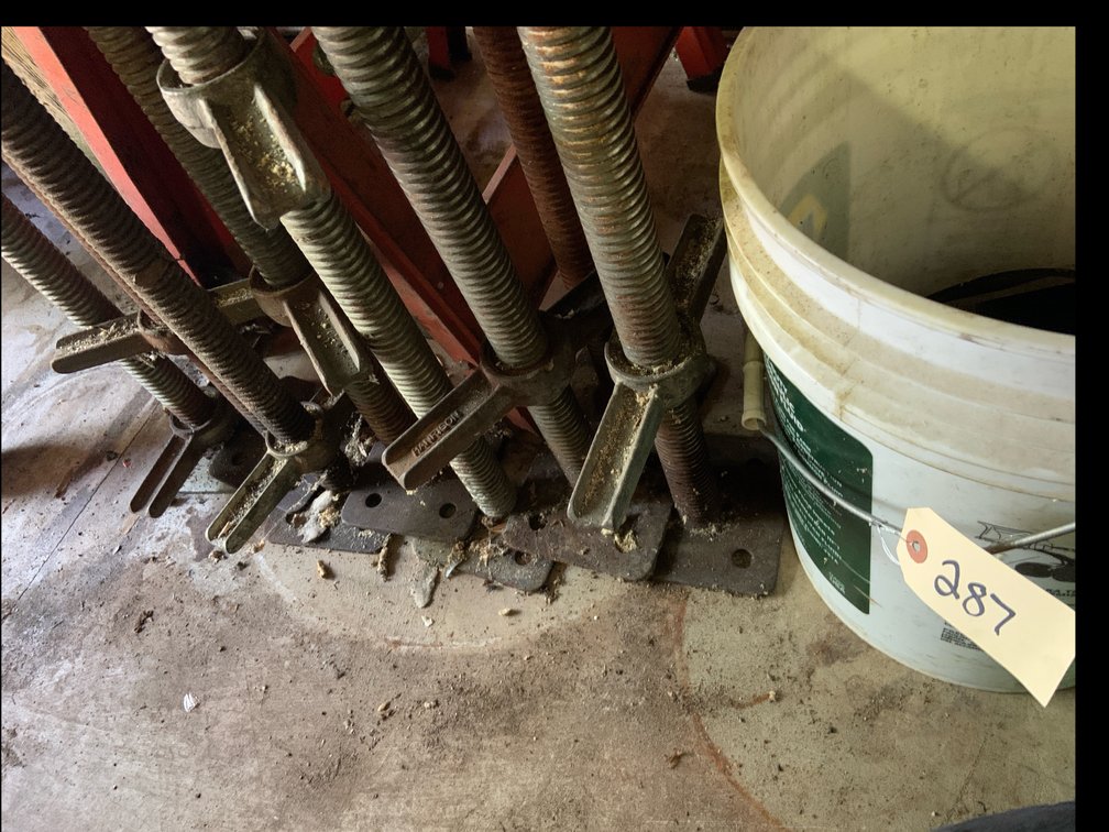 Scaffolding Coupling Pins & (8) Scaffolding Jacks