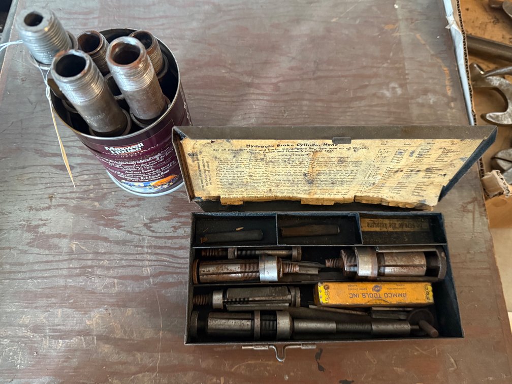 Spindle Axels And Metal Hydraulic Valves