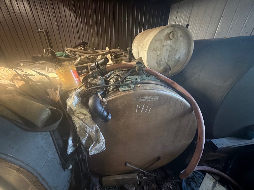 1,000 Gallon Oil Tank