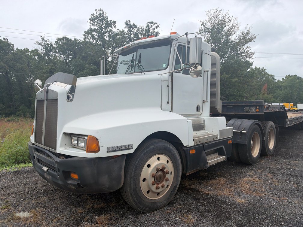 1989 Kenworth T600 Tractor