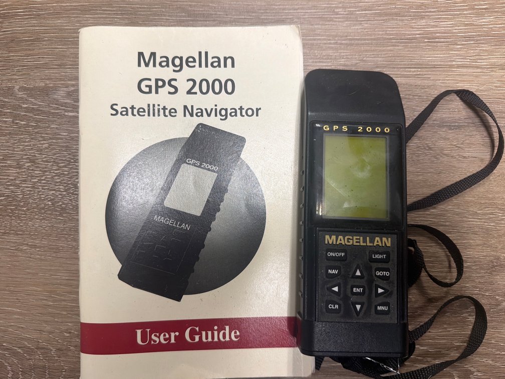 Magellan GPS 2000 Satellite Navigator