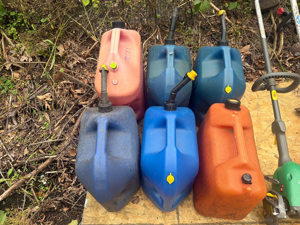 (6) Gas Cans