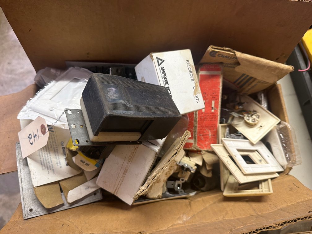 Rocker Wall Plates & Duplex Receptacles