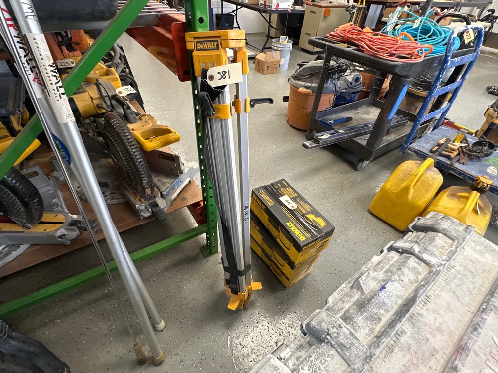 DEWALT DW0736 Construction Tripod