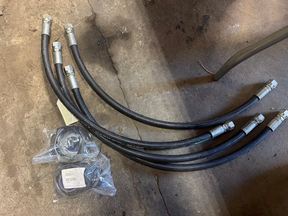 (4) 931 Cat Hydraulic Hoses
