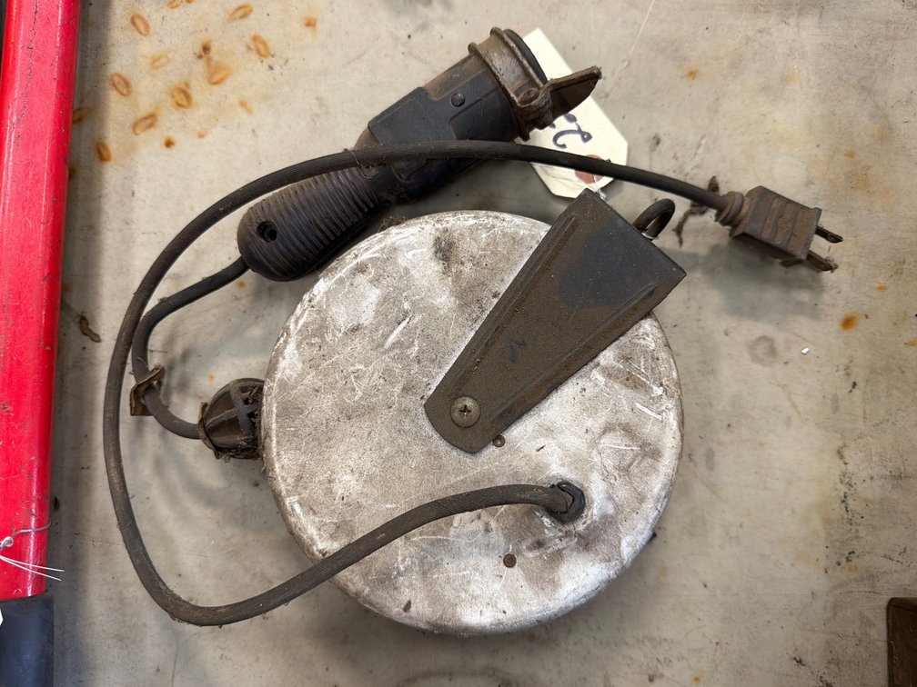 (2) Retractable Work Lights