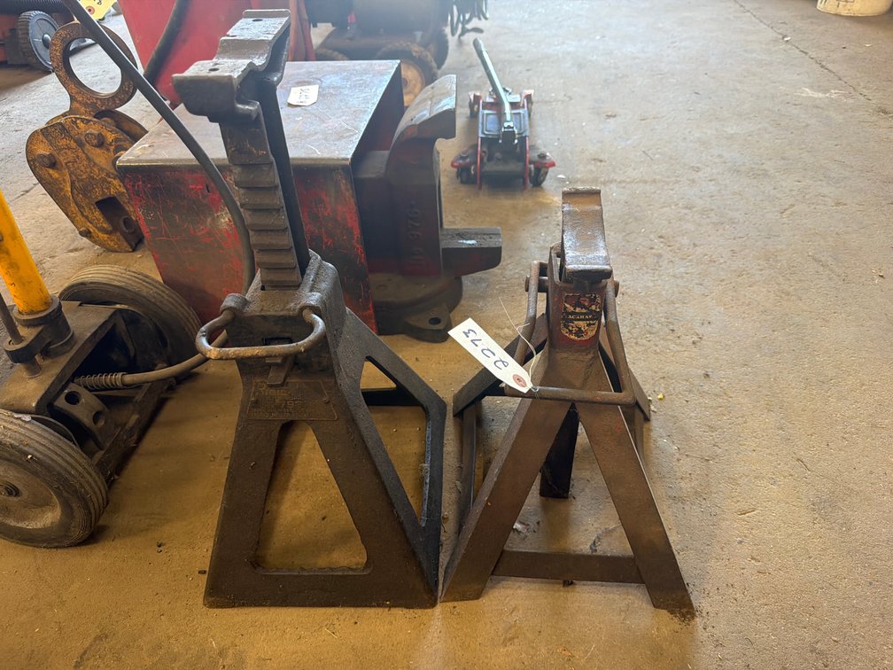 (2) Jack Stands