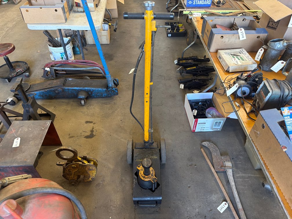 Blue-Point Air Hydraulic Truck Jack