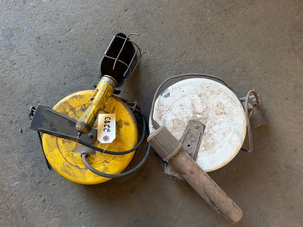(2) Retractable Work Lights