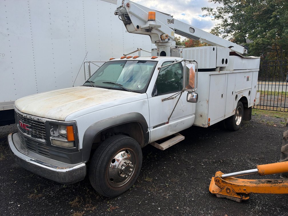2001 GMC 3500 HD Bucket Truck - Gas