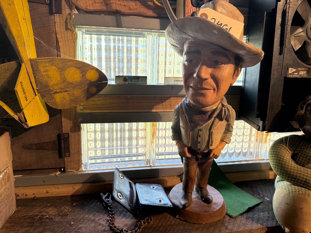 John Wayne Statue & Wallet