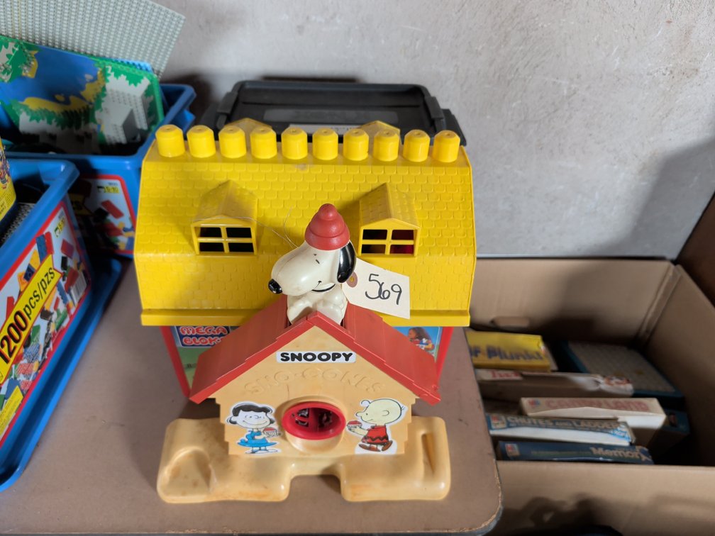 Snoopy Sno-Cone Maker