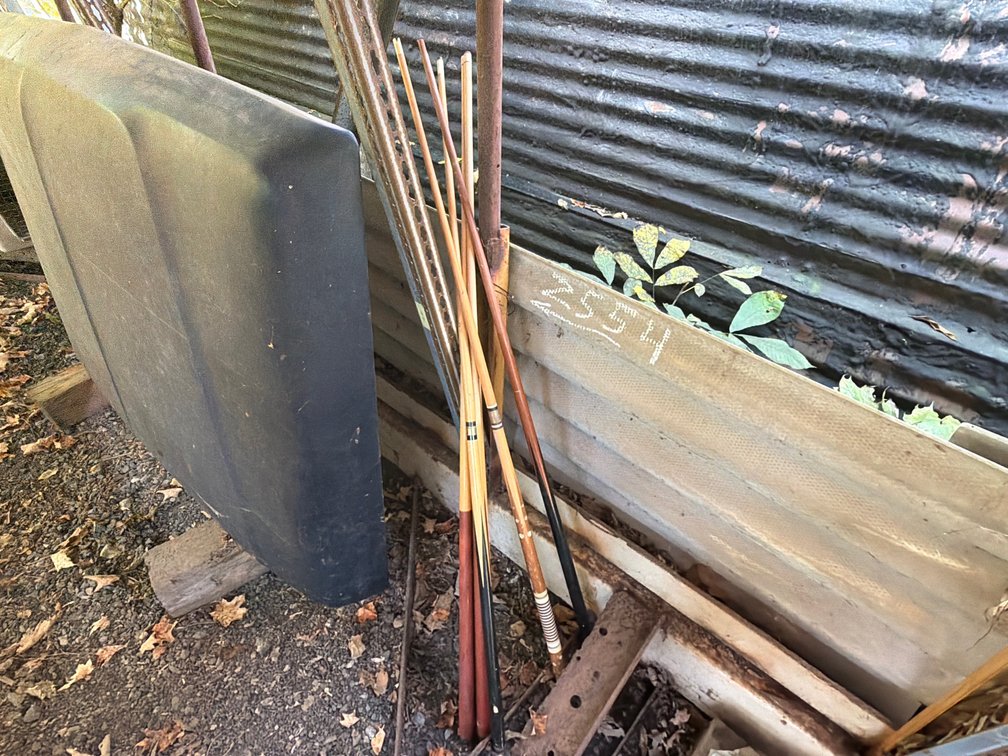 (7) Pool Sticks