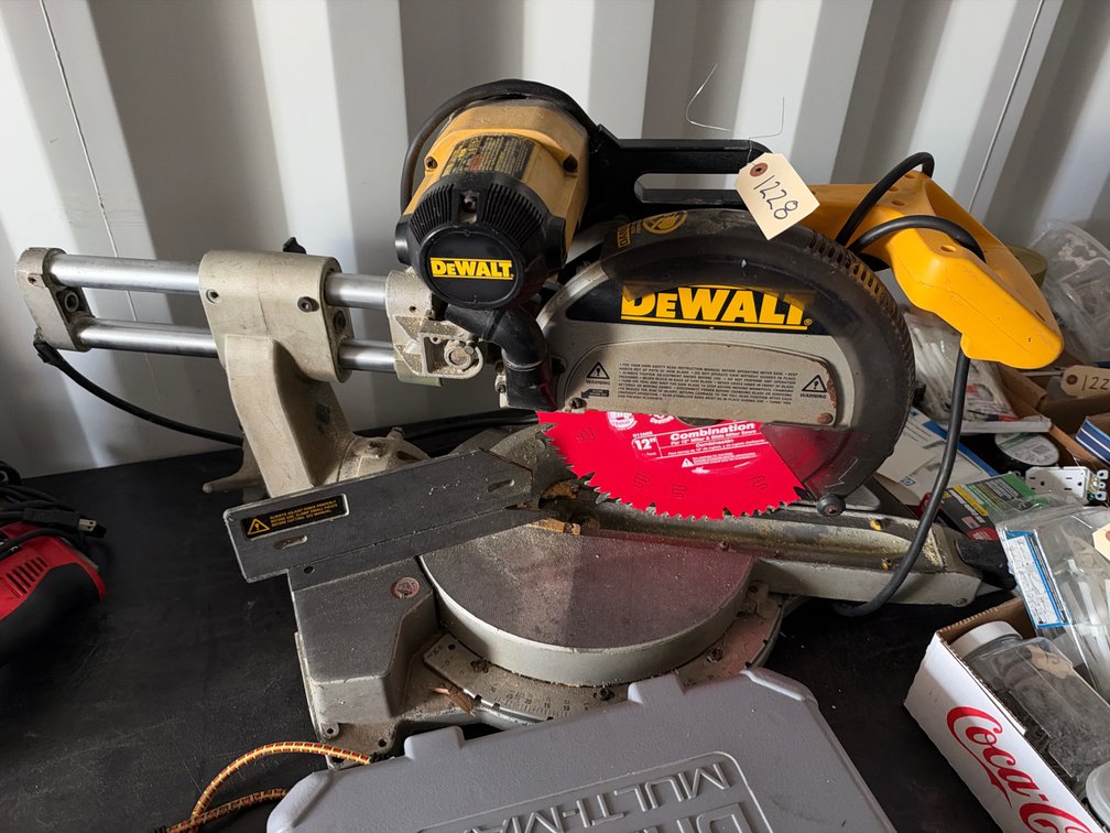 DeWalt 12” Sliding Compound Mitre Saw