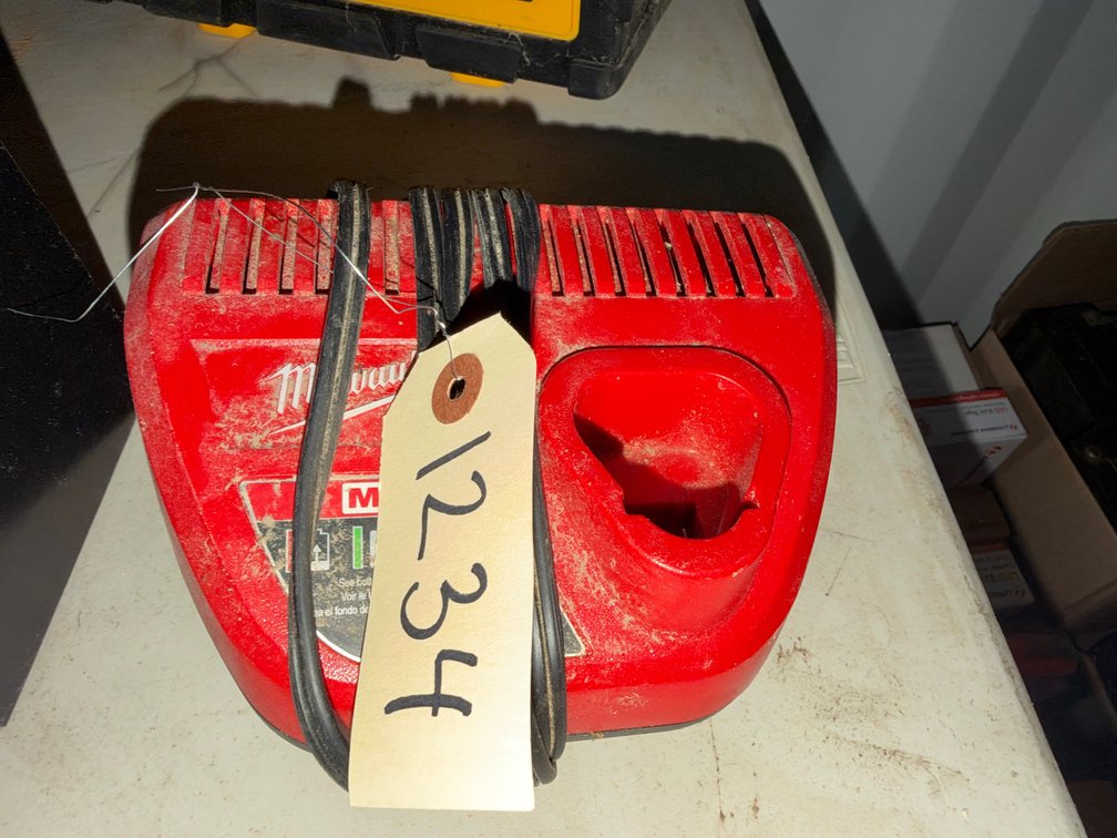 Milwaukee 12V Battery Charger