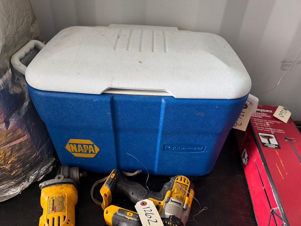 Rubbermaid Cooler