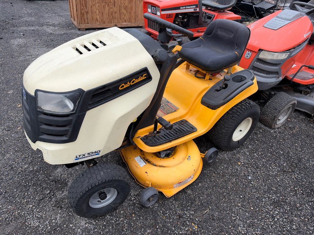 Cub Cadet LTX1040 Riding Mower