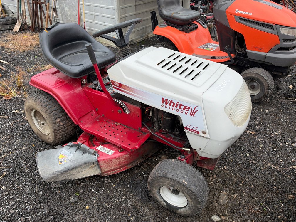 White Outdoor LT13 Riding Mower