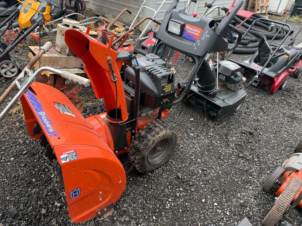 Husqvarna 10530SBE Gas Snow Blower