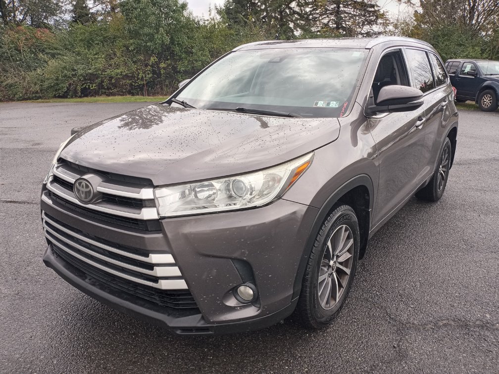 2017 Toyota Highlander XLE AWD (TOW)