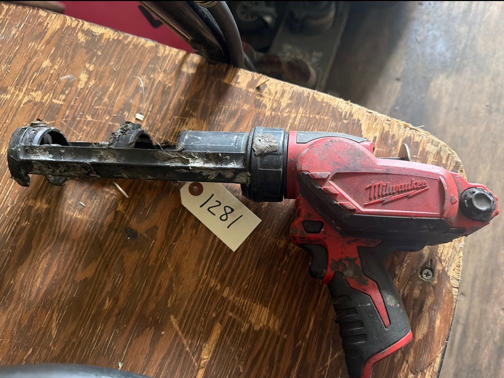Milwaukee Caulk & Adhesive Gun